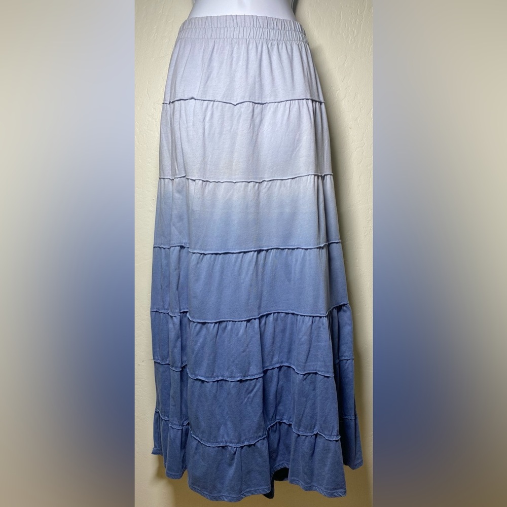 Pretty blue maxi skirt! 💙